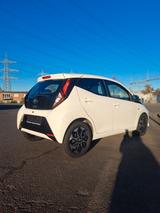 Toyota Aygo (X) 1,0-l-VVT-i x-play connect x-play c... - Toyota Aygo (X) von privat