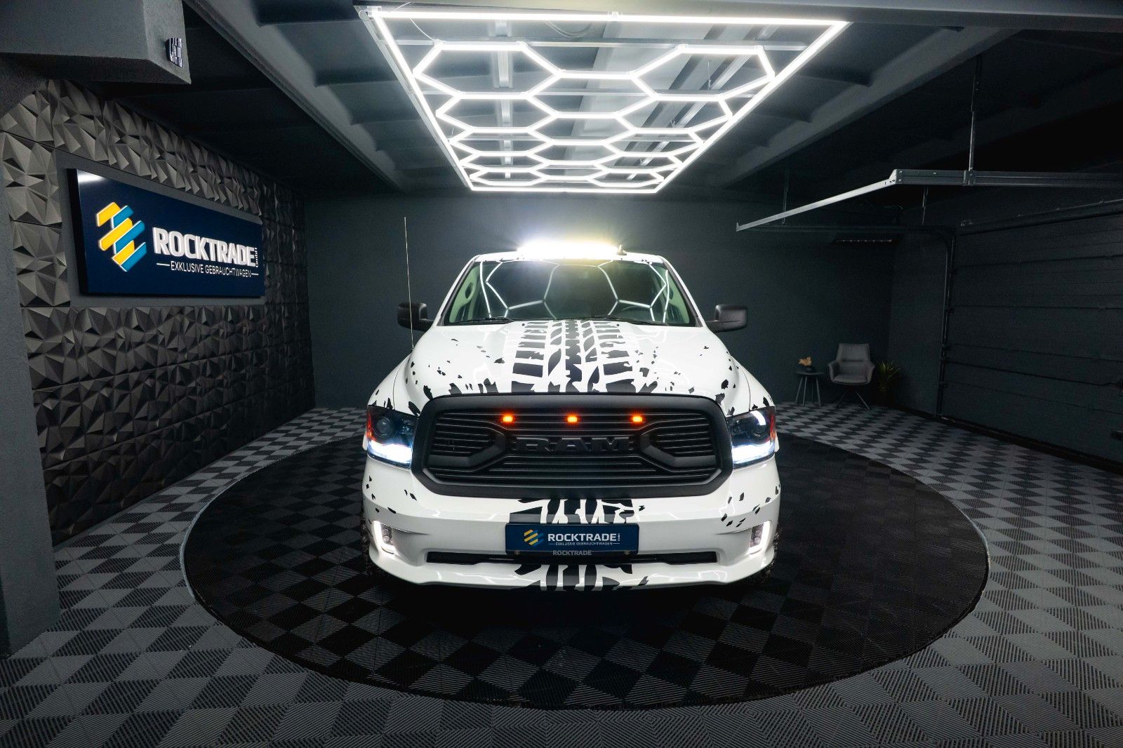 Fahrzeugabbildung Dodge RAM 5.7 V8 HEMI 4x4 OFFROAD Night-Paket *LED*AHK