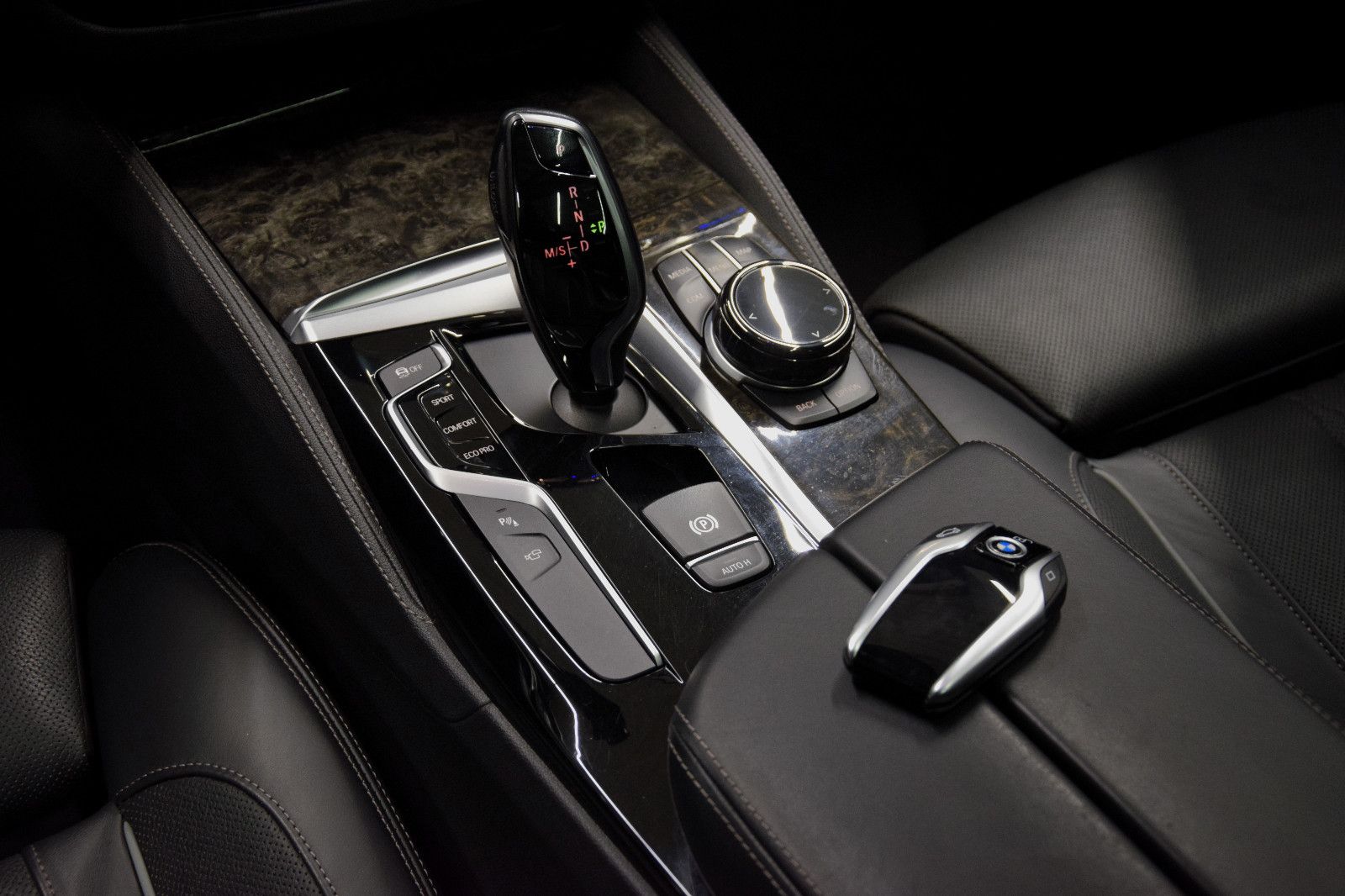 Fahrzeugabbildung BMW M550d xDr Tour Pano H/K HuD ACC Sitzlüft Massage