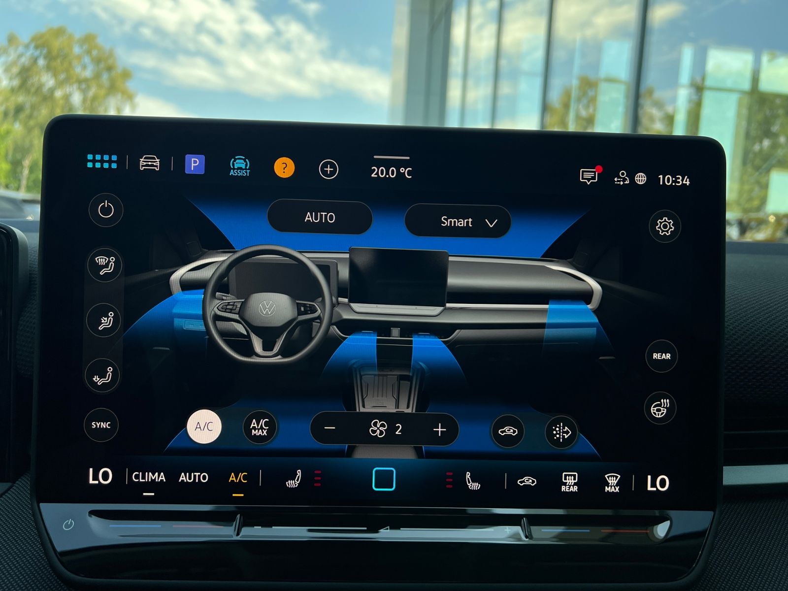 Fahrzeugabbildung Volkswagen T-Roc  Life 1.5 eTSI DSG *AHK, Ganzjahresreifen,