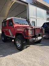 Land Rover Defender 90 turbodiesel Hard-top - rote Land Rover Defender