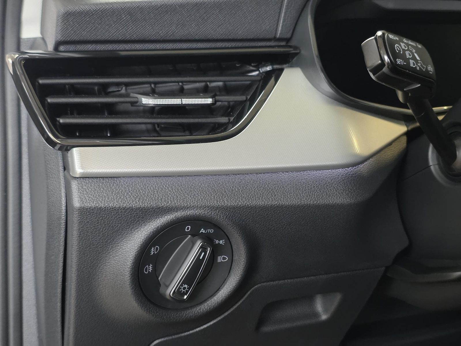 Fahrzeugabbildung SKODA Scala 1.5 DSG Drive/LED/Navi/Virtual/Kamera 1...