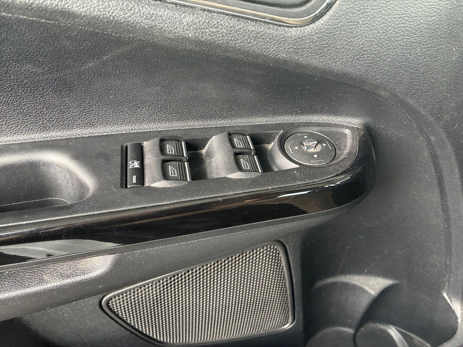 Fahrzeugabbildung Ford B-MAX 1.0 EcoBoost Titanium SHZ,Keyless,LM,FLA
