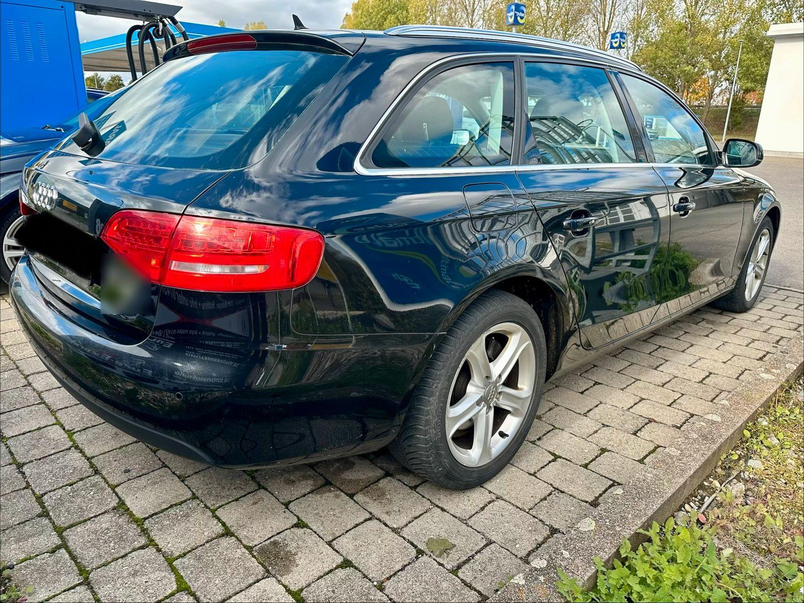 Audi A4 2011 — вигляд ззаду