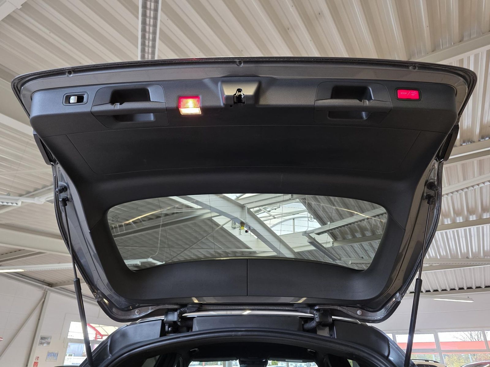 Fahrzeugabbildung Mercedes-Benz GLC 200 4M AMG/Night/Spur/Virtual/Ahk 155 kW ...