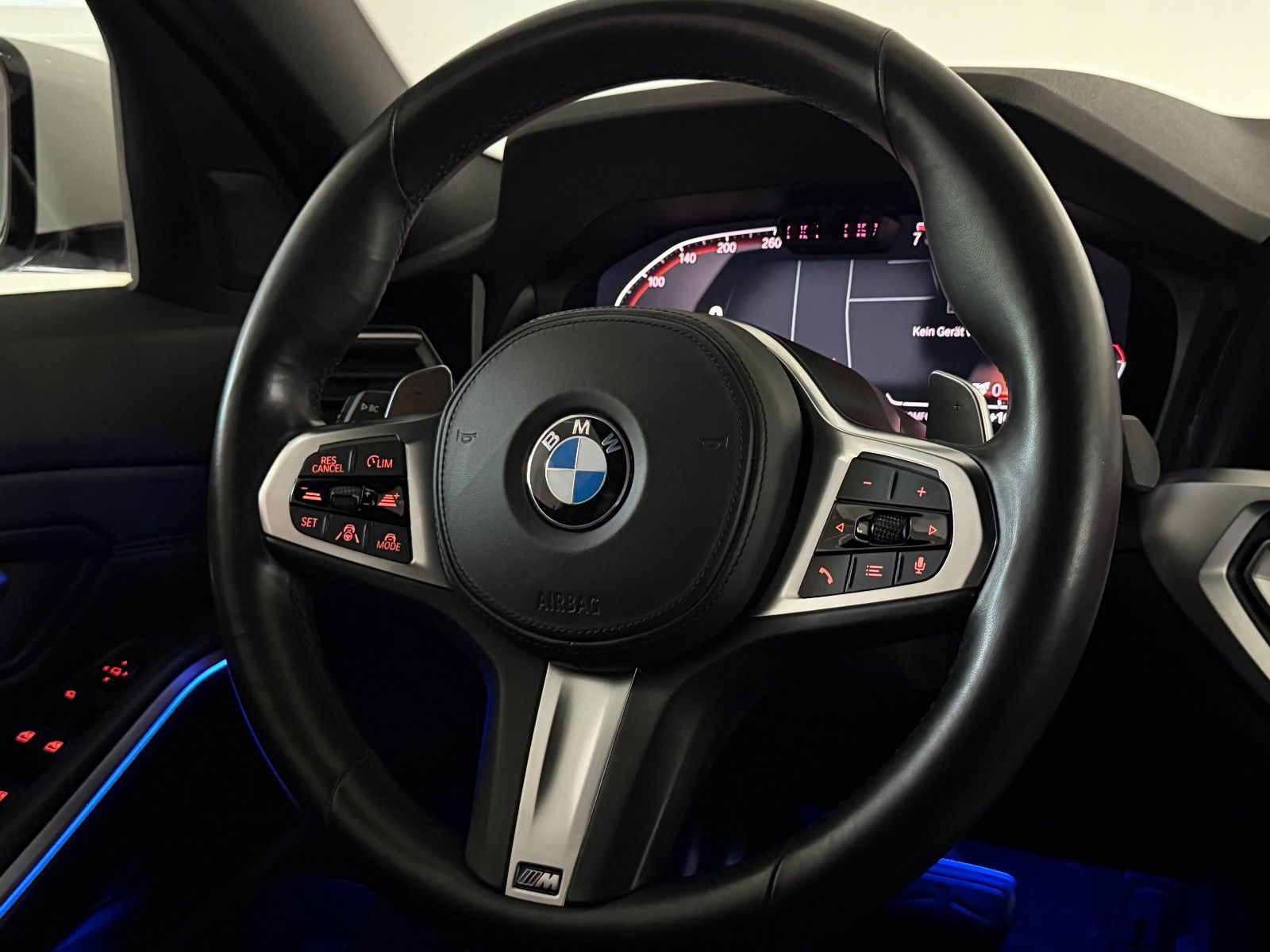 Fahrzeugabbildung BMW 330 i Lim. M SPORT/AHK/HuD/ACC/LASER/DE FZG