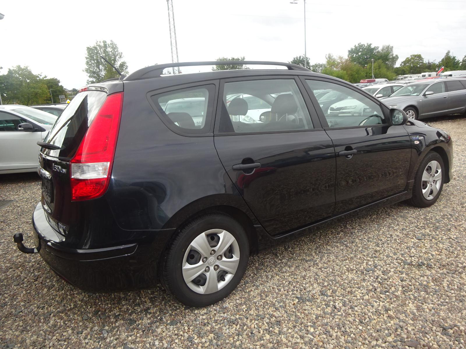 Hyundai i30 2010 — engine 1.396 cm³, 105 HP (77kW)
