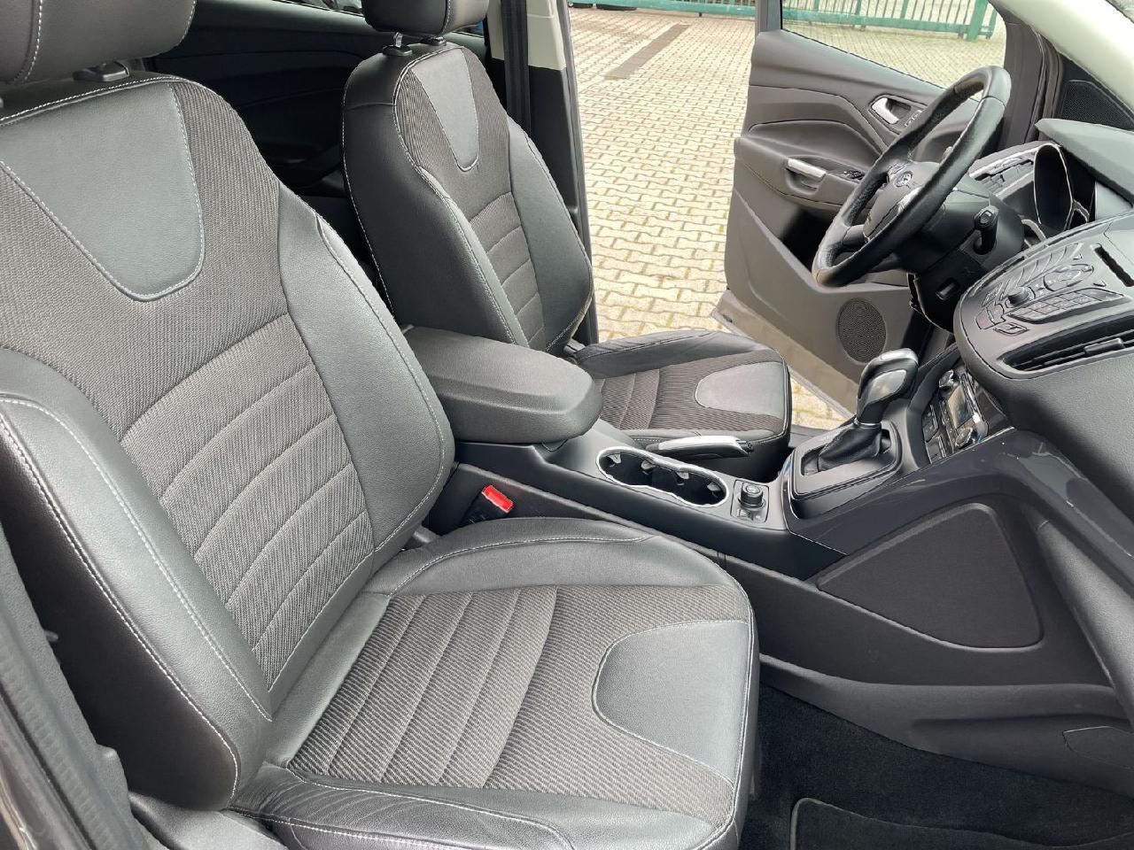 Fahrzeugabbildung Ford Kuga Titanium