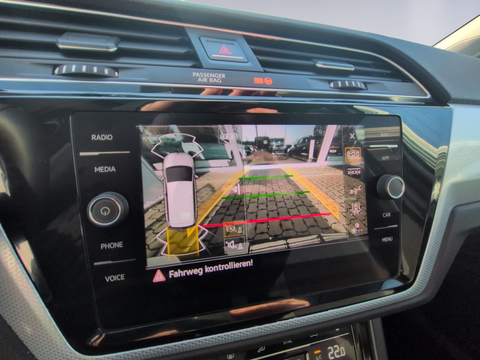 Touran 1.5 TSI DSG R Line 7Sitzer+AHK+PANO+MATRI