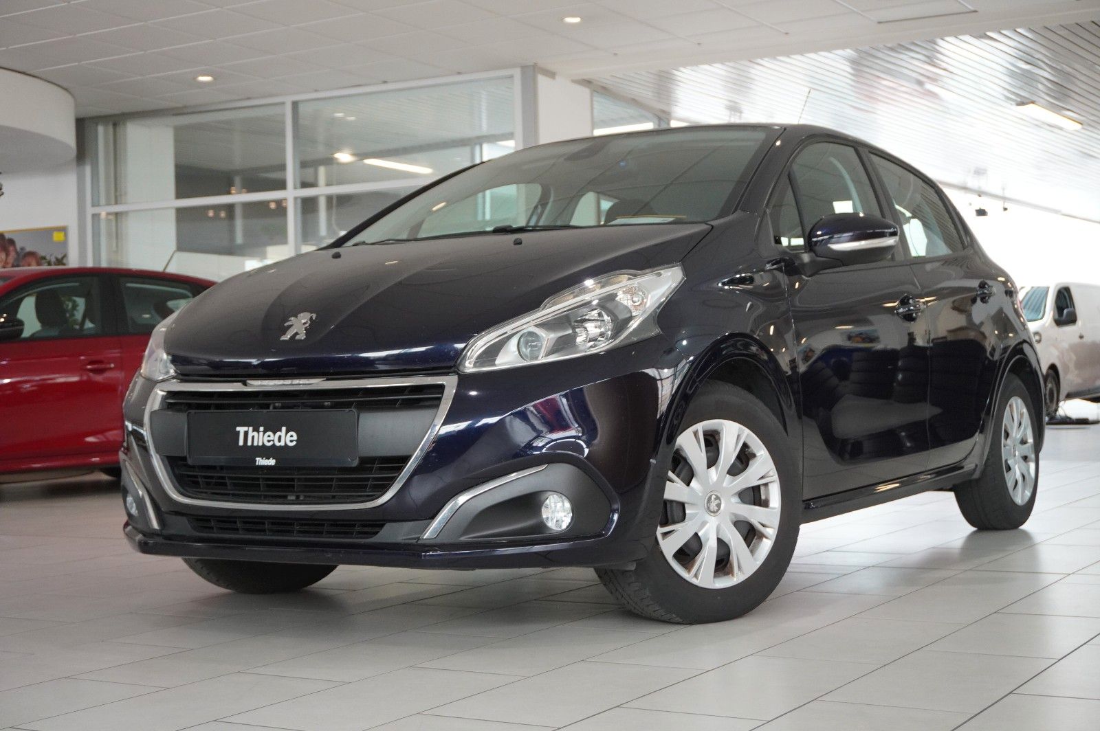 Fahrzeugabbildung Peugeot 208 LIM. 1.2 ACTIVE NAVI/LED/KLIMA/SHZ/PDC/TEMP