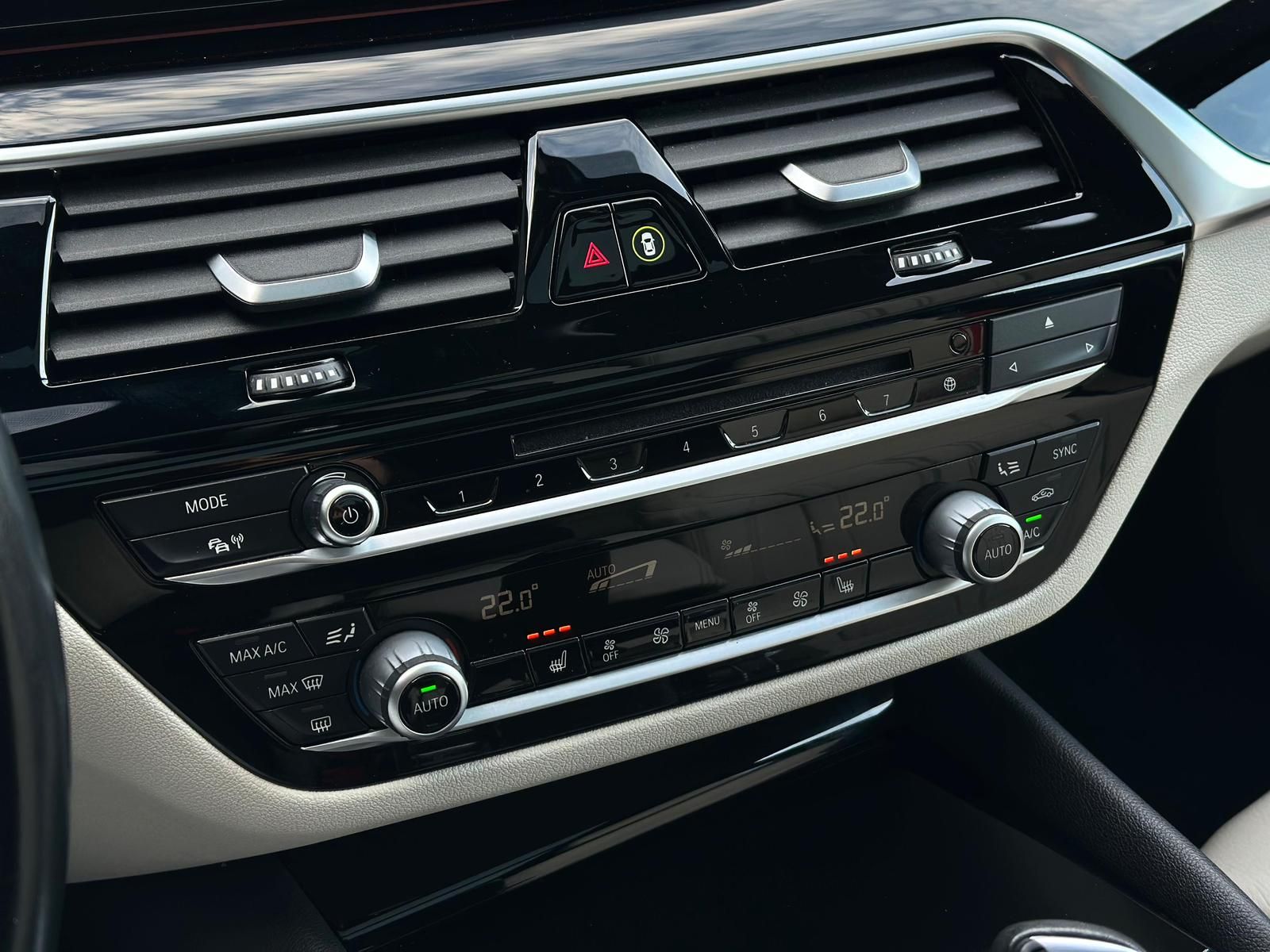 BMW 540i xDrive SPORT LINE SHADOW* LED#AHK#SHZ#PANO - Image 13