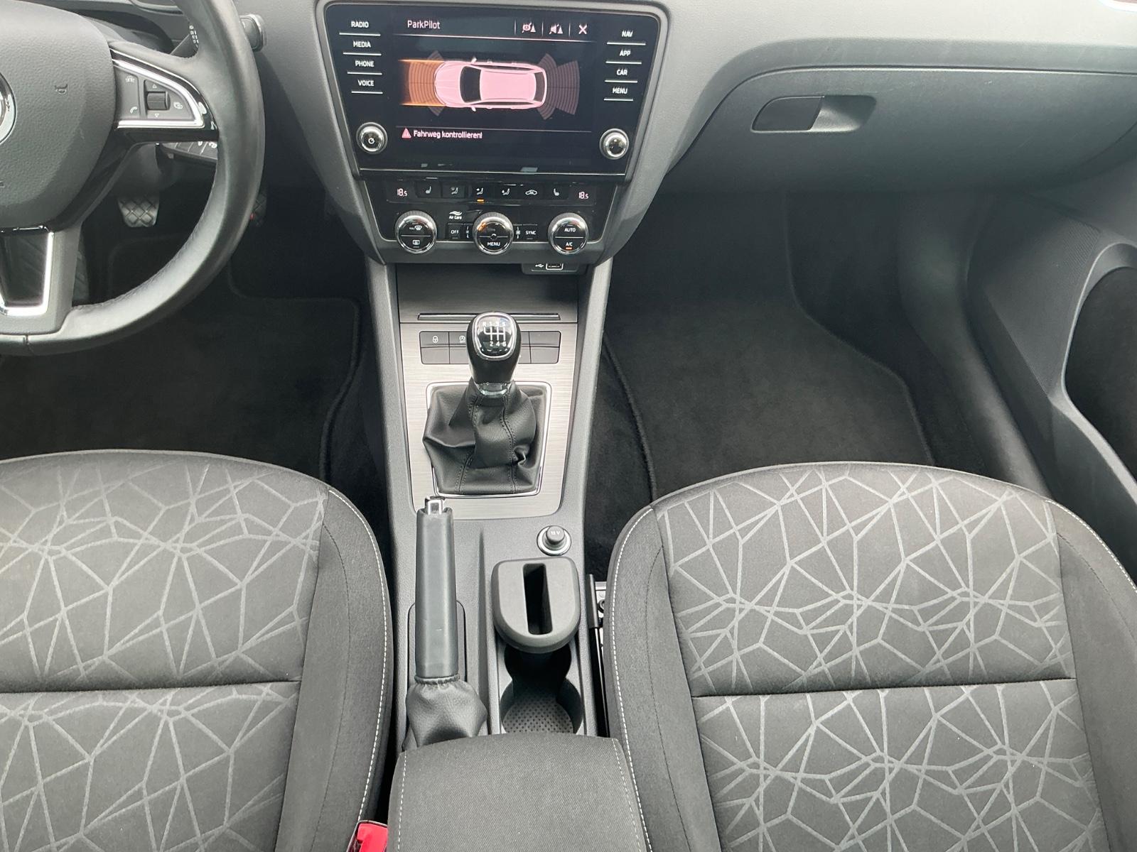Skoda Octavia Combi Ambition 1.8 TSI SHZ BT PDC NAVI
