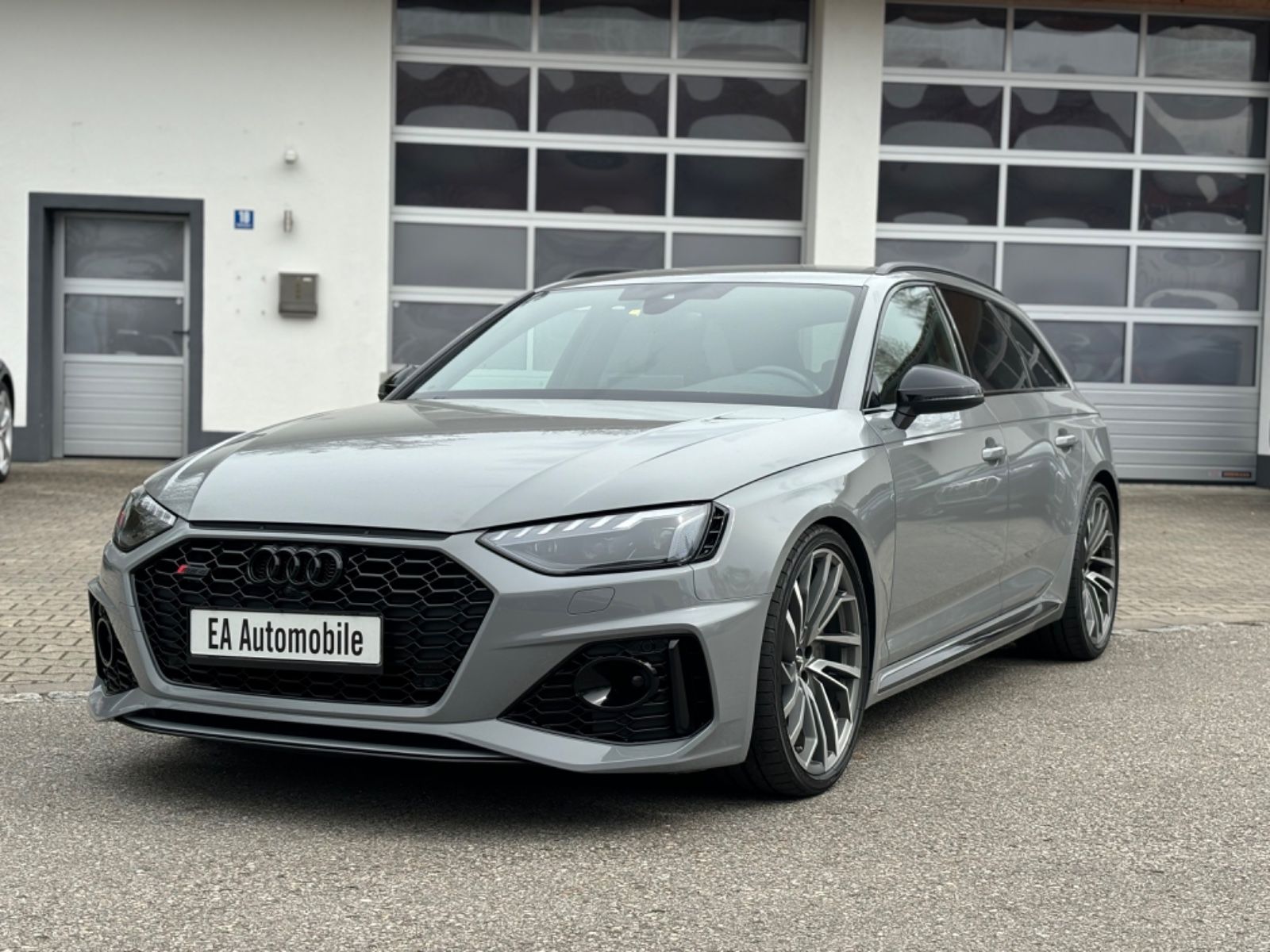 AUDI RS4 Avant 2.9 TFSI quattro /MATRIX/LEDER/ACC