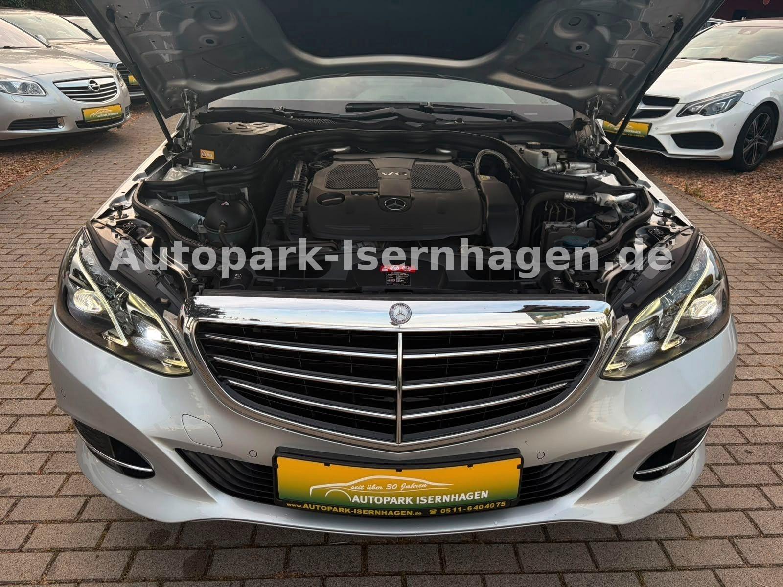 Mercedes-Benz E 300 Elegance*FL*Pano*Leder*4xSZH*Keyless*Xenon