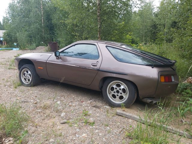 Porsche 928