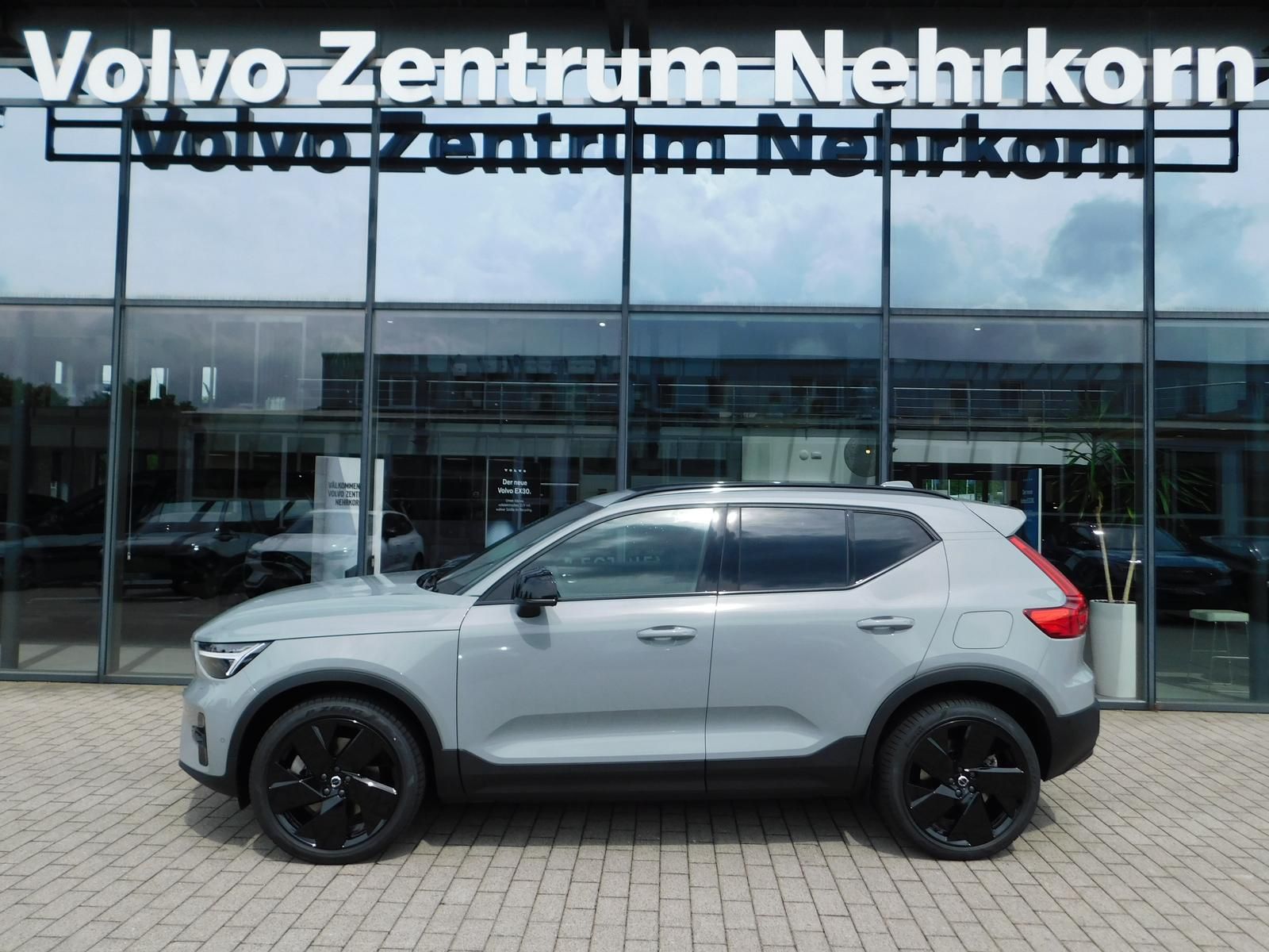 Fahrzeugabbildung Volvo EX40 Single Motor ext. Range Plus Black Edition