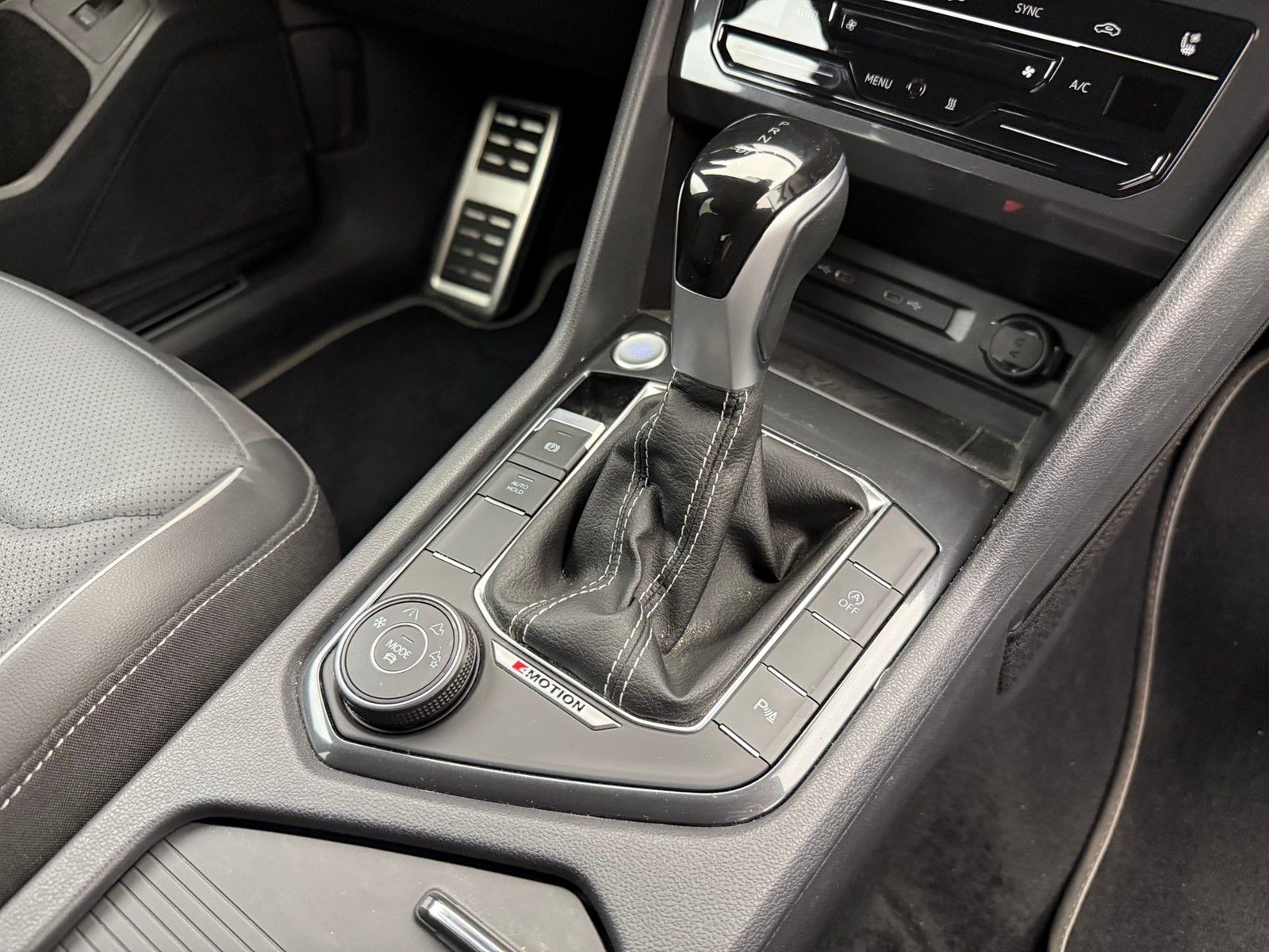 Volkswagen Tiguan Allspace TSI DSG 4M R-Line 7Sitze PanoEA8 foto 6