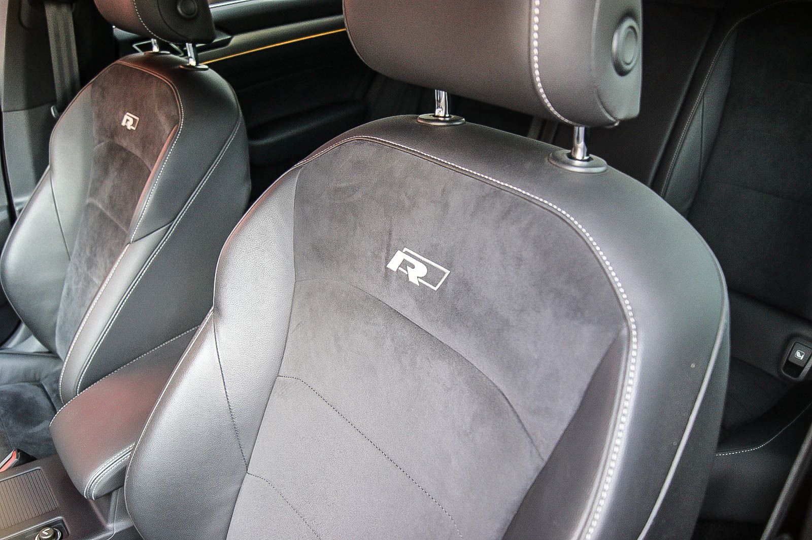 Fahrzeugabbildung Volkswagen Arteon R-Line 4Motion HEADUP PANORAMA STANDHEIZG
