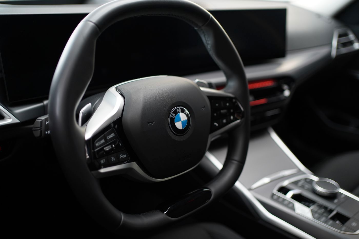 Fahrzeugabbildung BMW 318i Touring Navi+HeadUp+Kamera+APP+LED