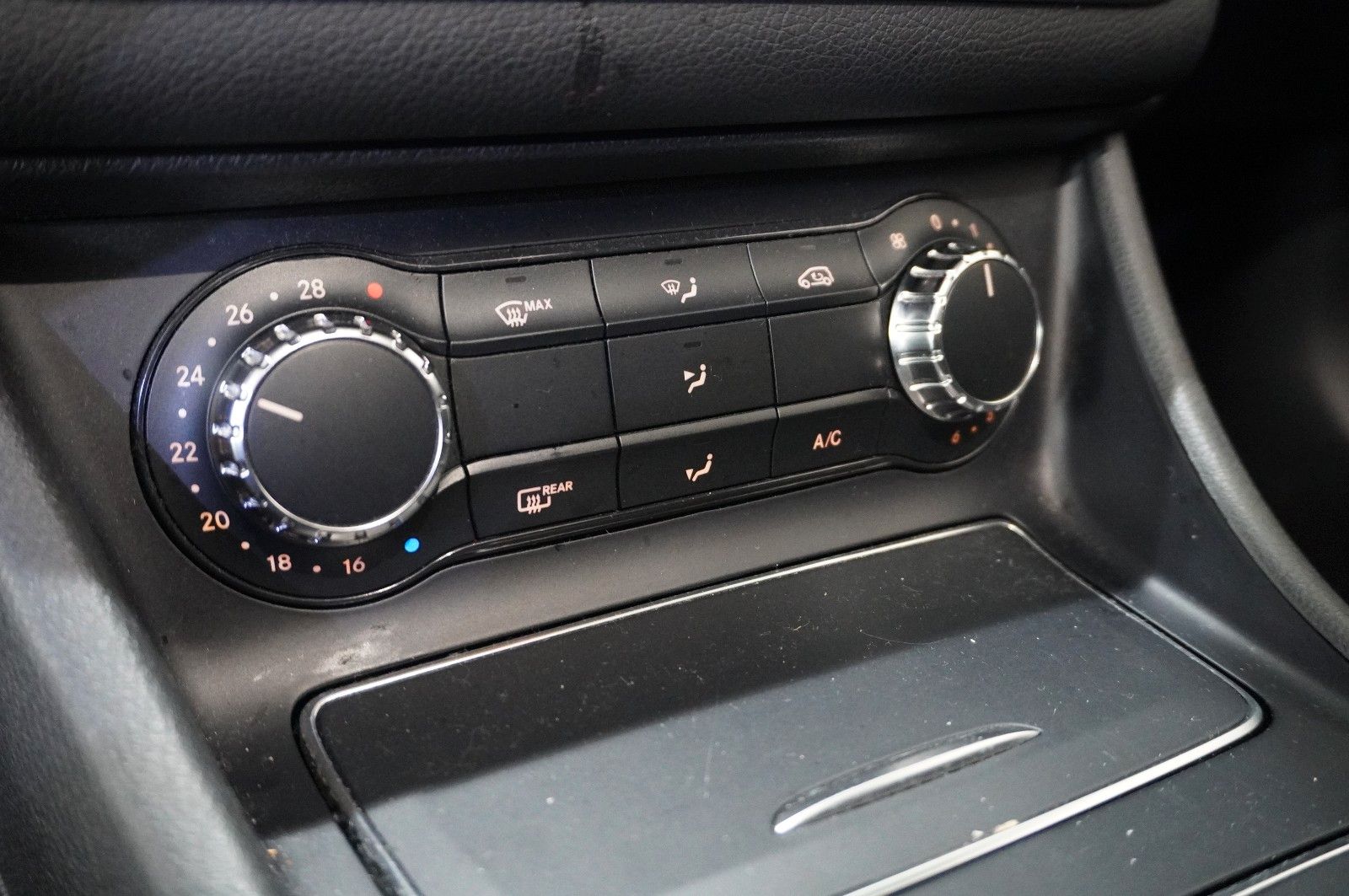 Fahrzeugabbildung Mercedes-Benz CLA 200 SB URBAN 7G-DCT NAVI/LED/PANO./SHZ/SPORT