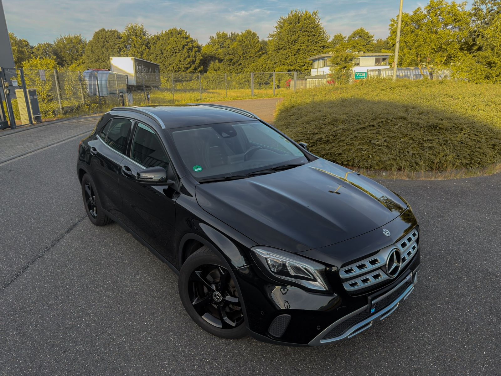 MERCEDES-BENZ GLA 250 4MATIC - AHK, SHZ, CarPlay, Kamera