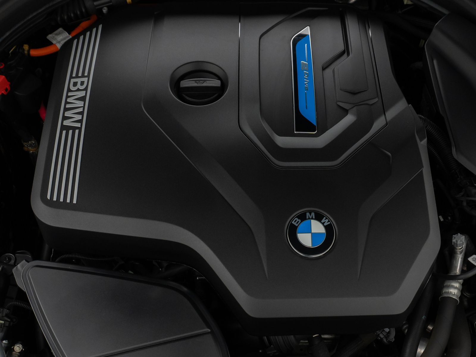 Fahrzeugabbildung BMW 530e M Sport Panorama Kamera DAB HiFi Alarm LED
