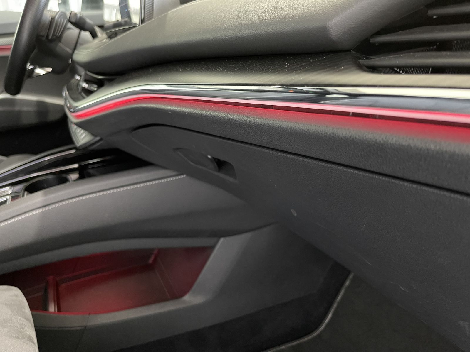 Fahrzeugabbildung SKODA Enyaq Sportline*AHK*Matrix*Alcantara**HUD*WP*
