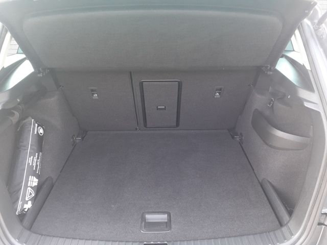 Fahrzeugabbildung SKODA Karoq 1,5 TSI Tour Klima LED Navi Alu