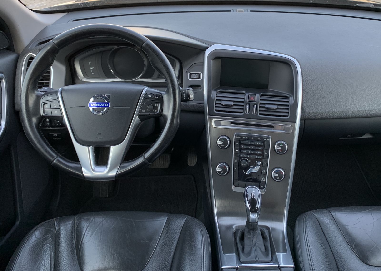 Fahrzeugabbildung Volvo XC60 2.4 D*Summum AWD*Leder*AHK*Temp*Navi*SHZ*