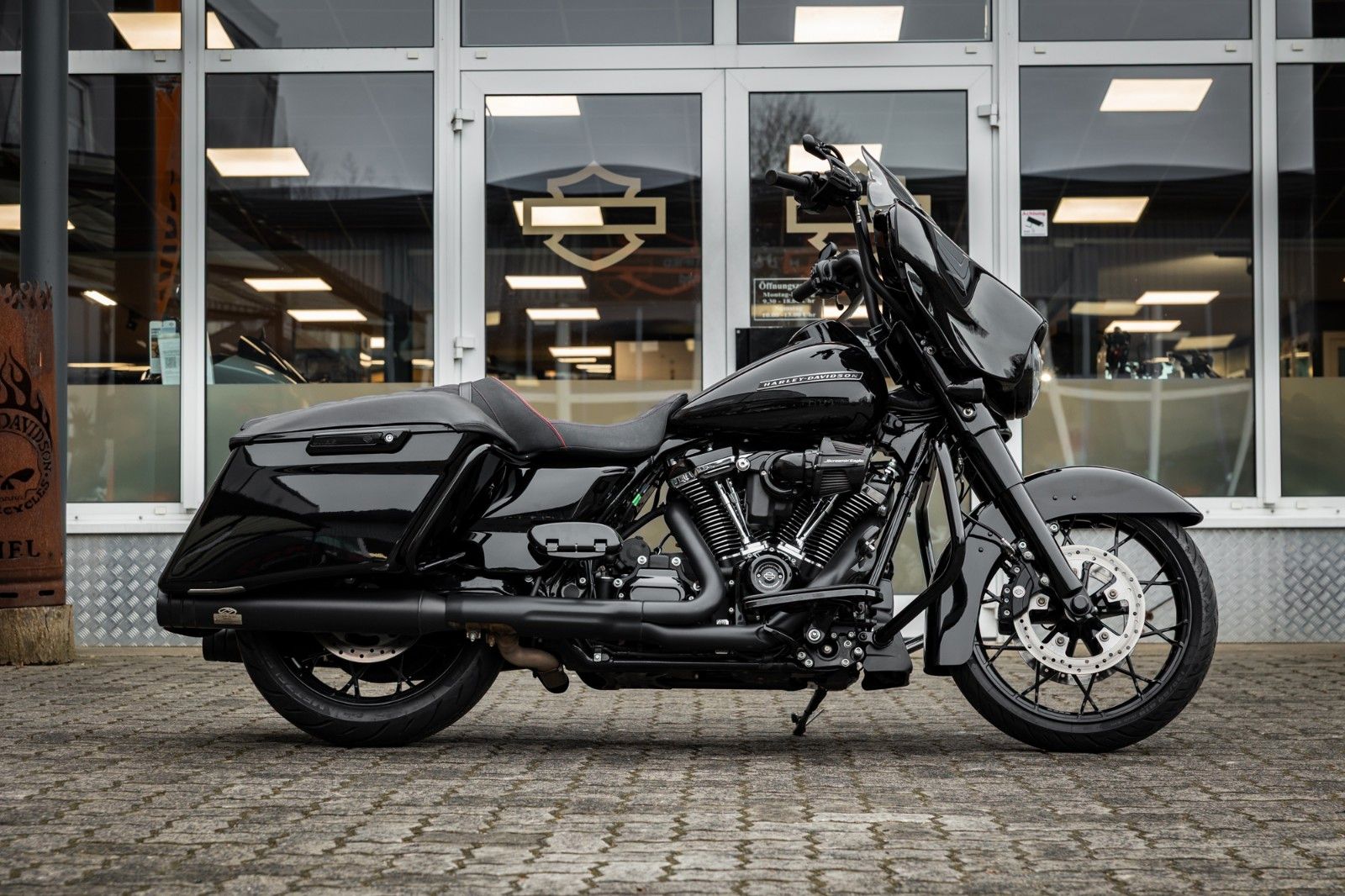 Fahrzeugabbildung Harley-Davidson FLHXS Street Glide 114 cui - Jekill & Hyde -