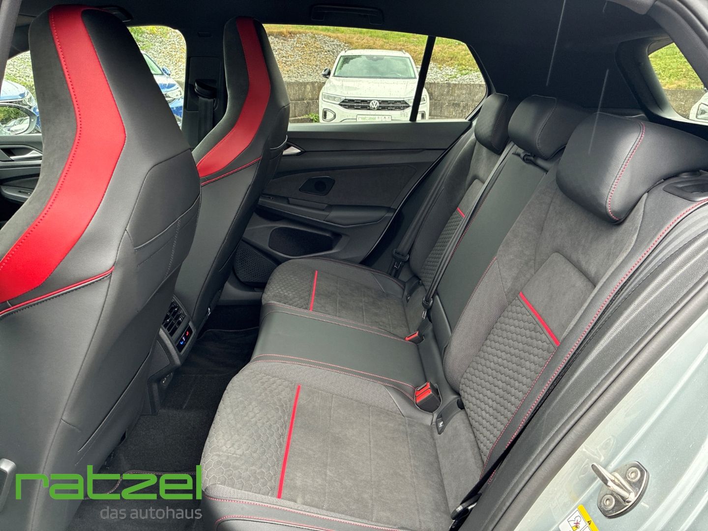 Fahrzeugabbildung Volkswagen Golf GTI Clubsport DSG Akrapovic DCC Navi HUD Ar