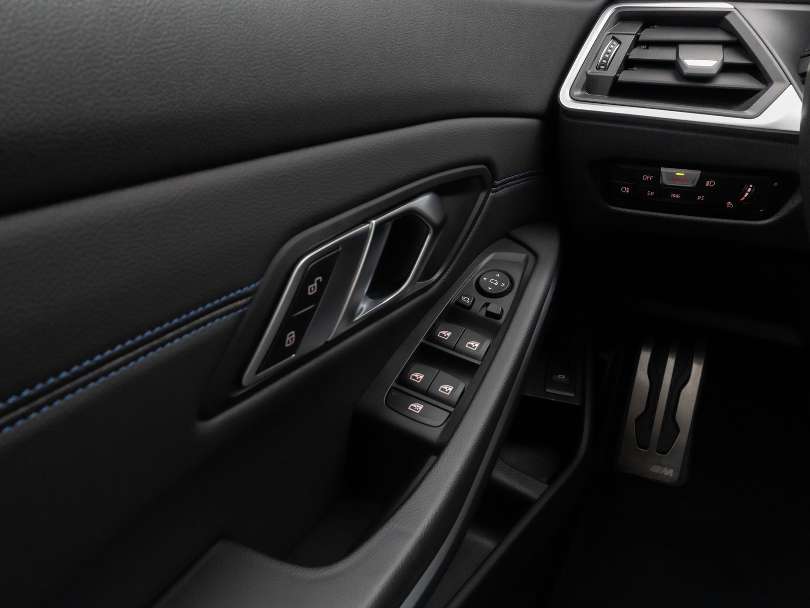 Fahrzeugabbildung BMW 330i xD M Sport Kamera HUD DAB HiFi Parks 19Zoll