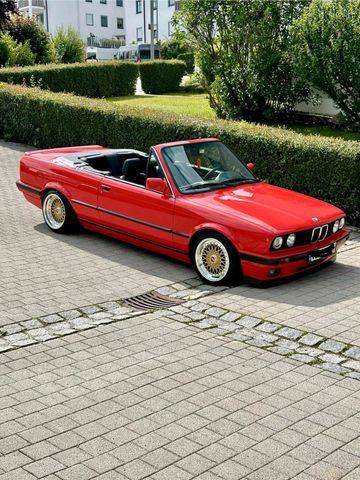 BMW E30 320i Cabrio oldtimer