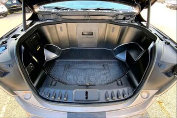 Ford F150 Lightning Platinum gr. Batterie im Vorlauf