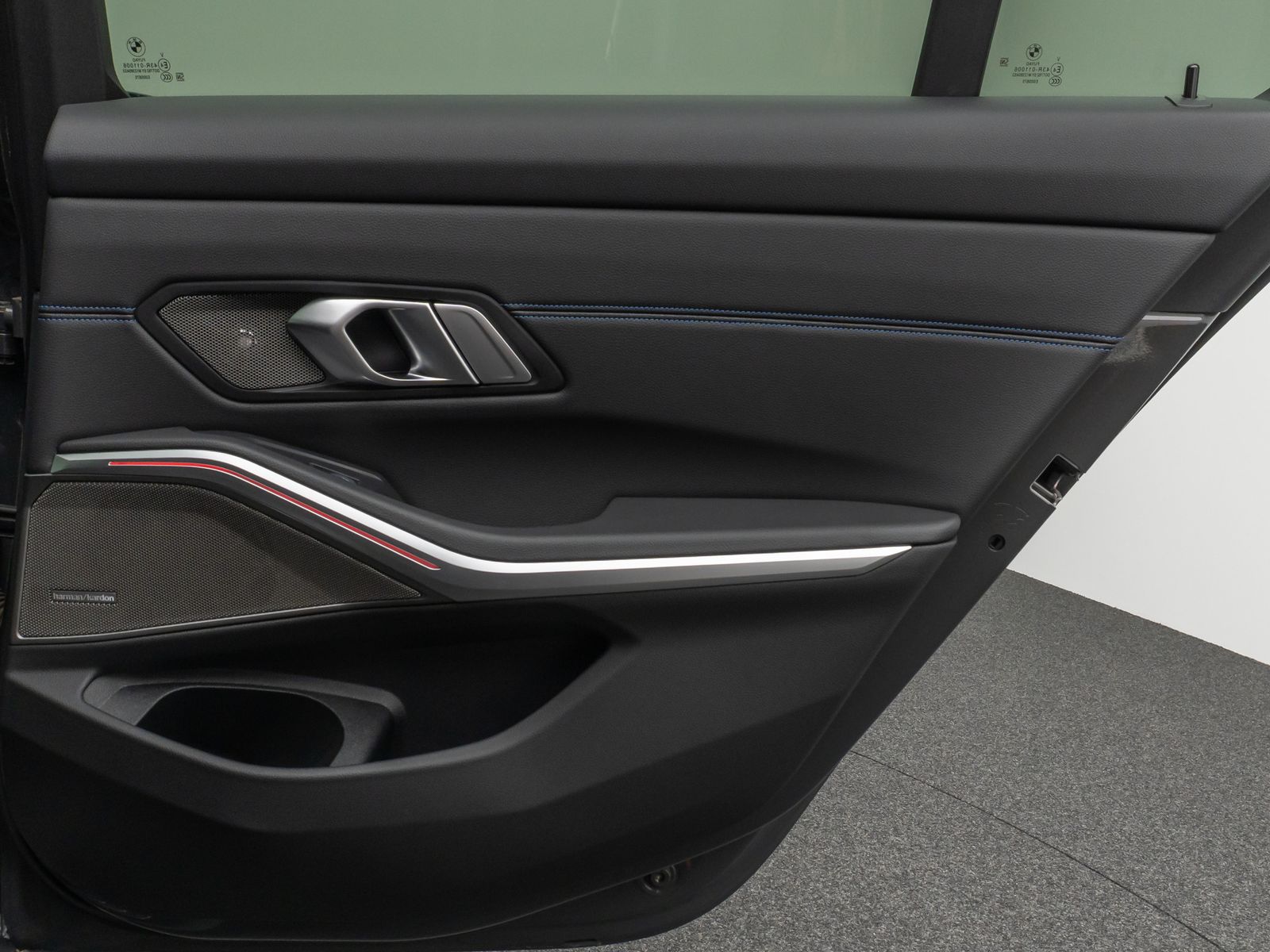 Fahrzeugabbildung BMW 320i M Sport Panorama Kamera DAB H/K AHK 19Zoll