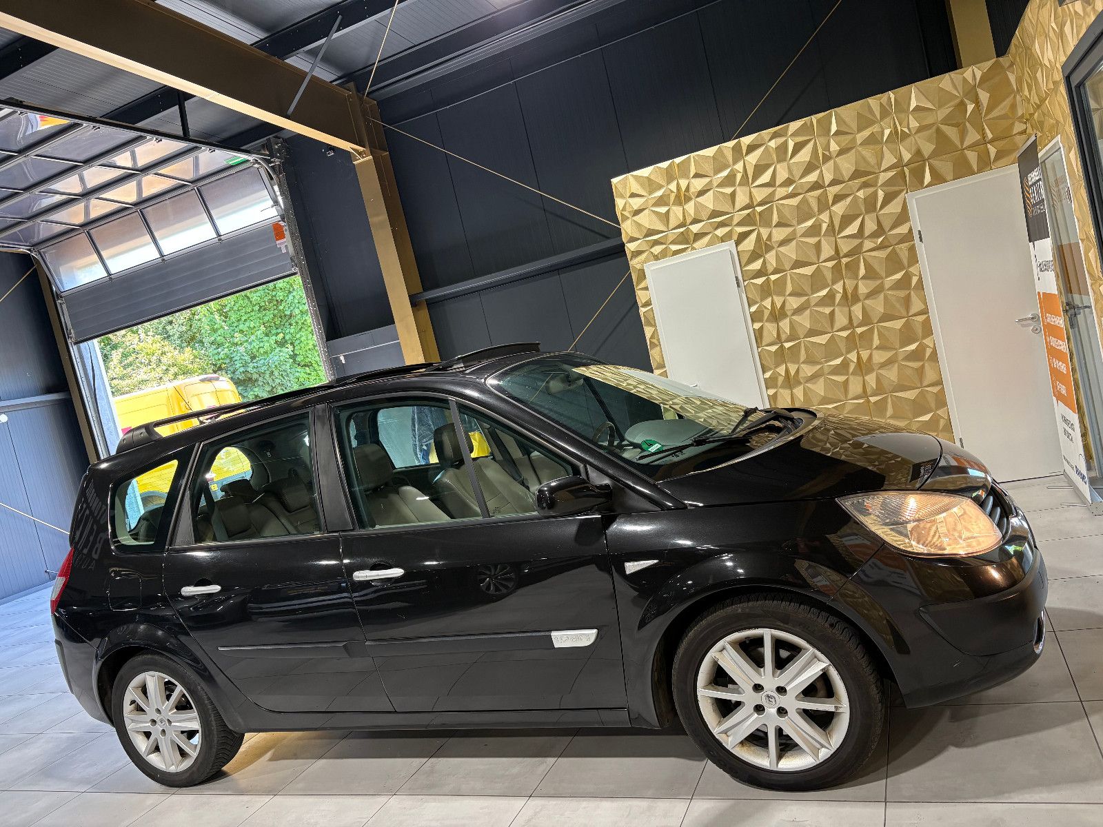 Fahrzeugabbildung Renault Scenic II Grand Privilege/7-SITZ/PANO/NAVI/SHZ/