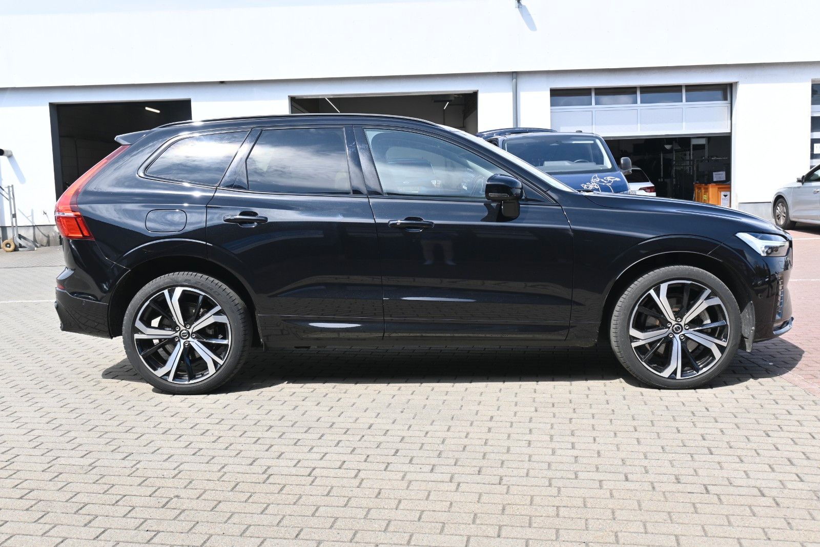 Fahrzeugabbildung Volvo XC60 B4 D Plus Dark*FSHZG*PANO*360°*ACC
