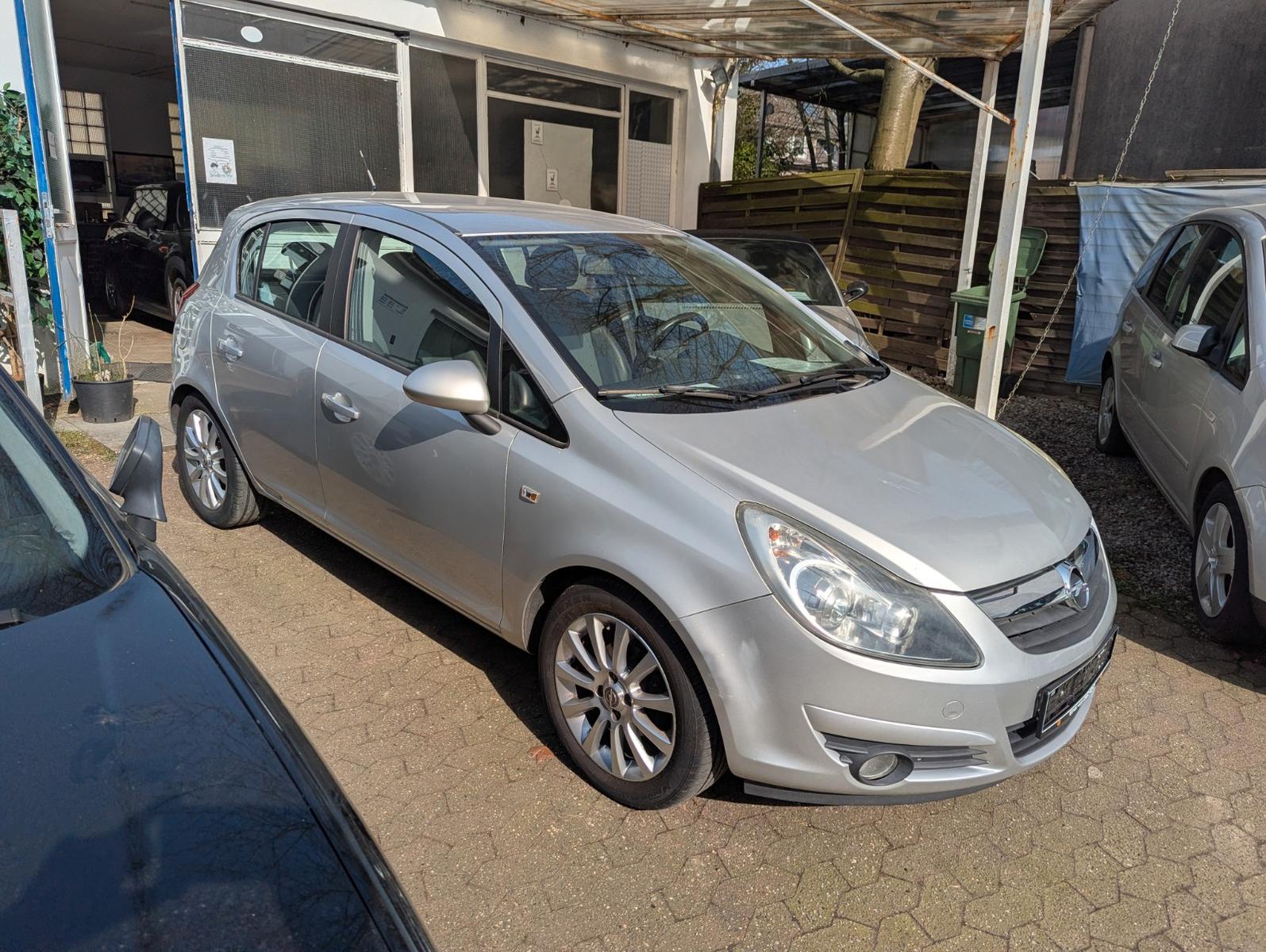 Opel Corsa D 1,4 Innovation AUTOMATIK Klima gepflegt
