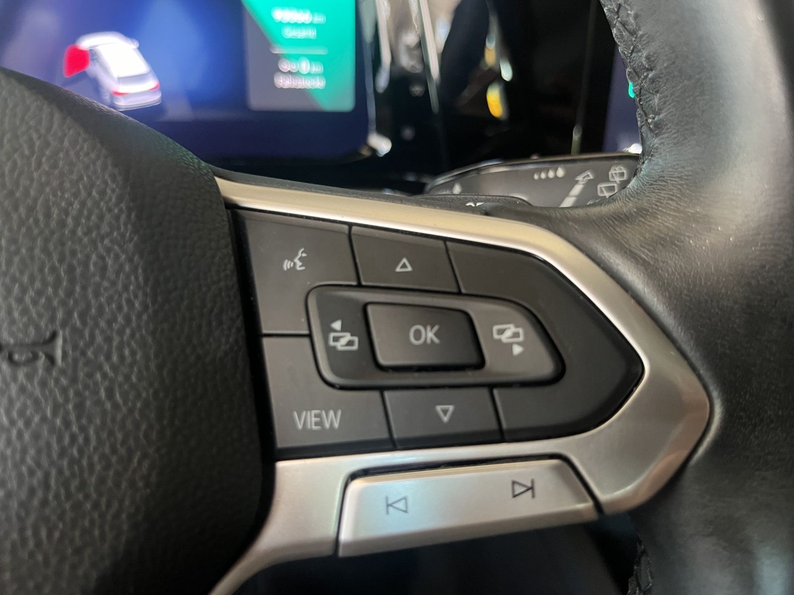 Fahrzeugabbildung Volkswagen Golf VIII Variant TDI Life DSG LED Navi AID PDC