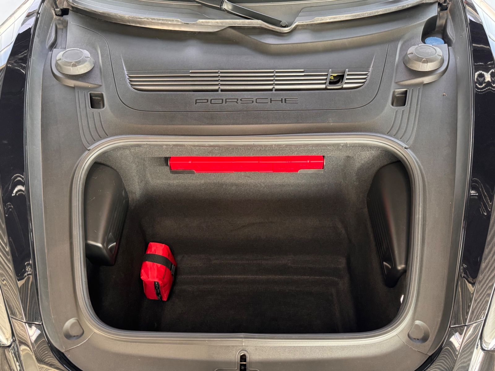Fahrzeugabbildung Porsche 718 Boxster 2.0 "Bi-Xenon PASM Sport-Auspuff"
