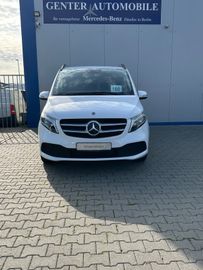 Mercedes V 220 - 2