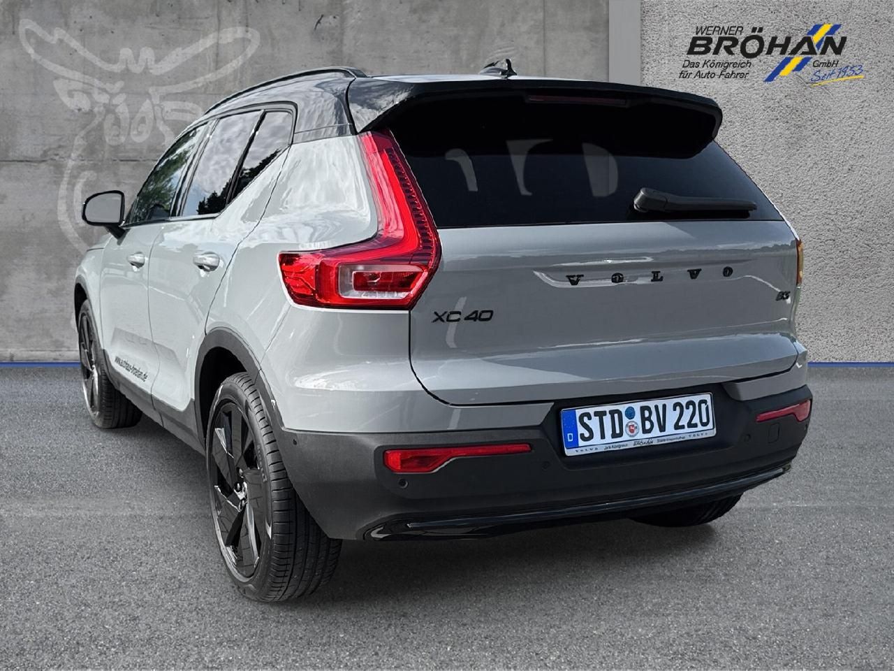 Fahrzeugabbildung Volvo XC40 B3 Benzin Ultra Black Edition