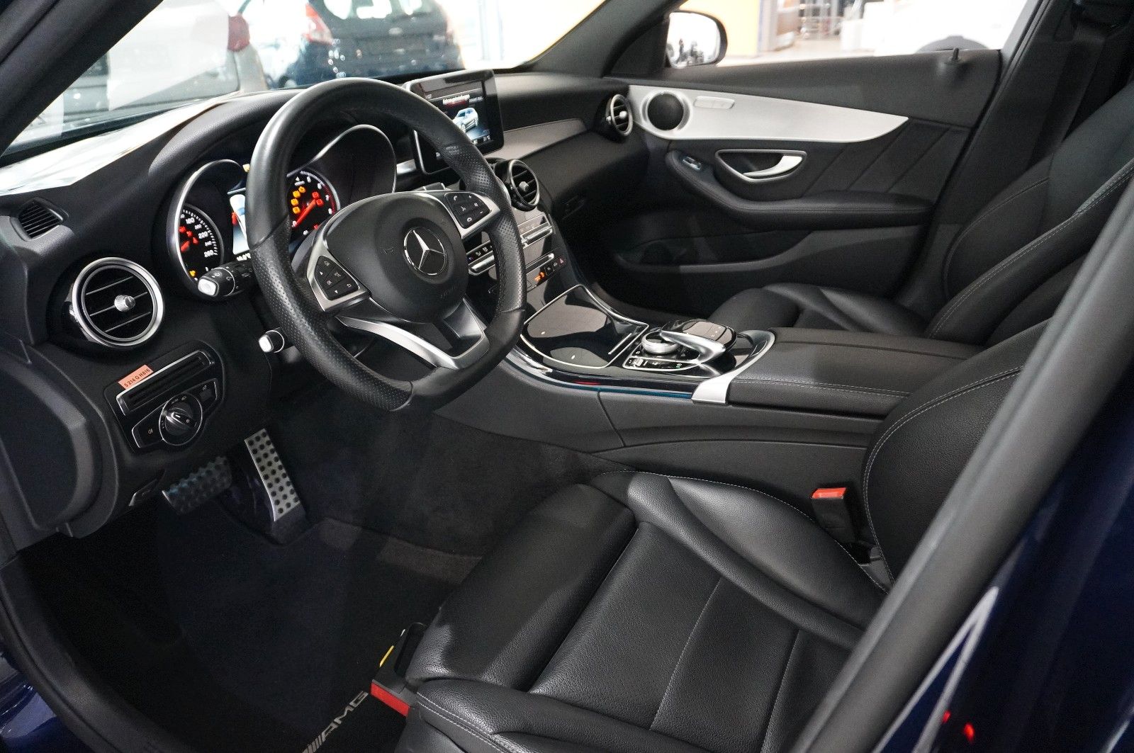 Fahrzeugabbildung Mercedes-Benz C 200 T AMG LINE 9G-TRONIC NAVI/LED/PANO./SPORT