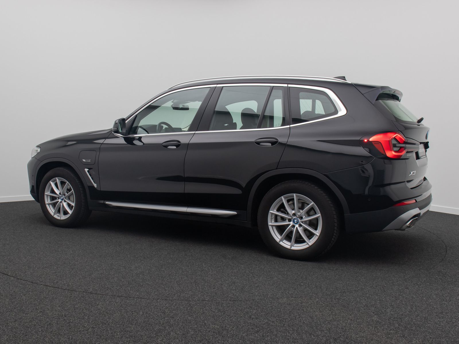 Fahrzeugabbildung BMW X3 xD30e DriveAss DAB Kamera HiFi WLAN Sportsitz