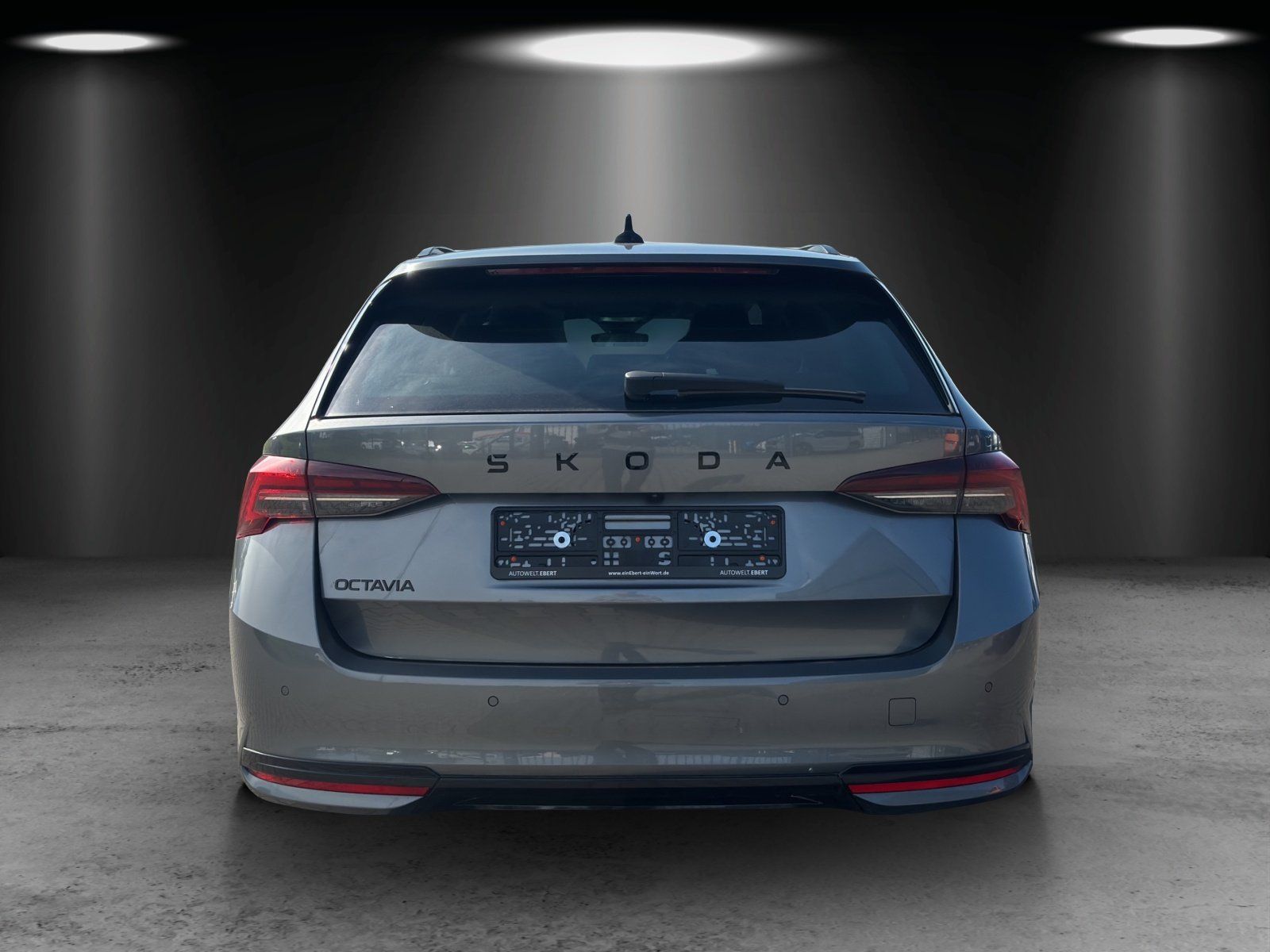 Fahrzeugabbildung SKODA Octavia Combi Sportline 2,0 TDI 110 kW DSG