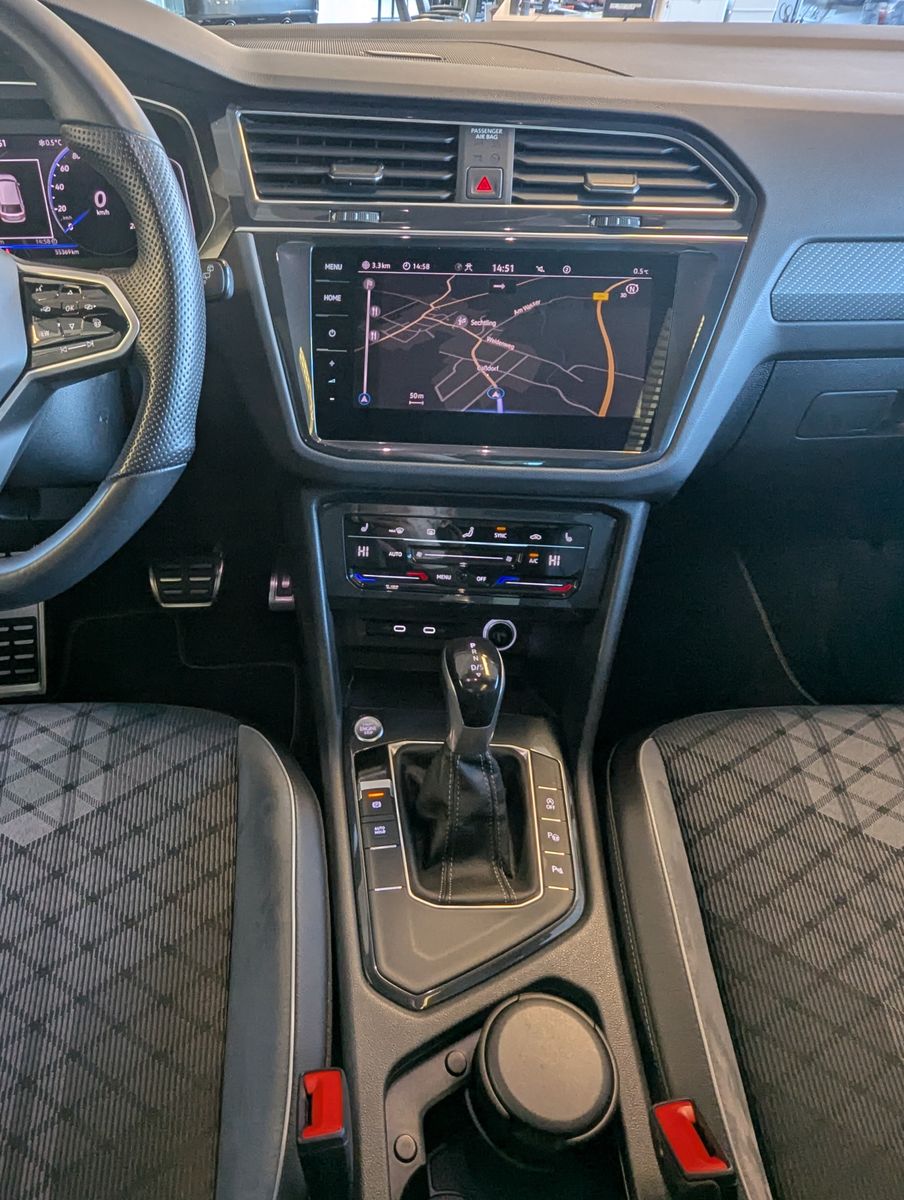 VW Tiguan 2.0 TDI DSG R-Line Matrix Pano HUD AHK 20 - Image 18