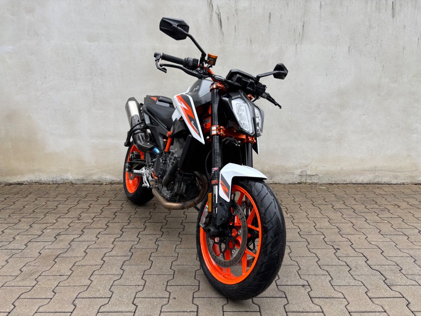 Fahrzeugabbildung KTM 890 Duke R Akrapovic viel Zubehör