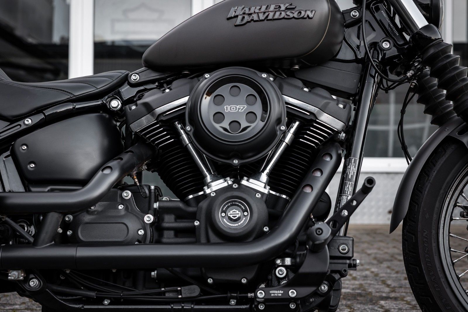 Fahrzeugabbildung Harley-Davidson FXBB STREET Bob Softail - JEKILL&HYDE