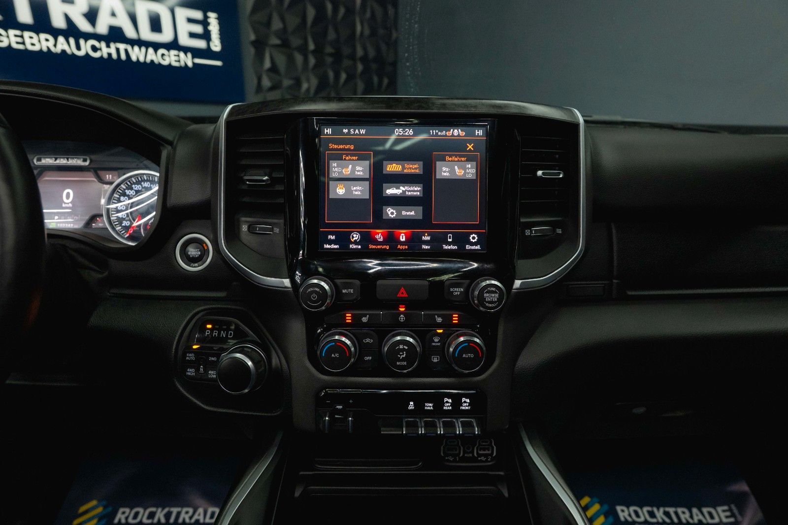 Fahrzeugabbildung Dodge RAM 5.7 V8 HEMI 4x4 OFFROAD Night-Edition *Pano*