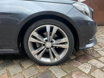 Mercedes E 200 - 5